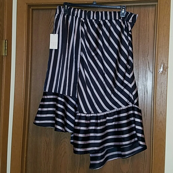 A new day asymetrical striped skirt - Picture 5 of 8